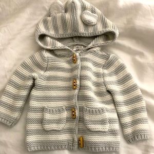 Max Studio Baby Cable Cardigan Sweater with bear ear hood 6-9 months